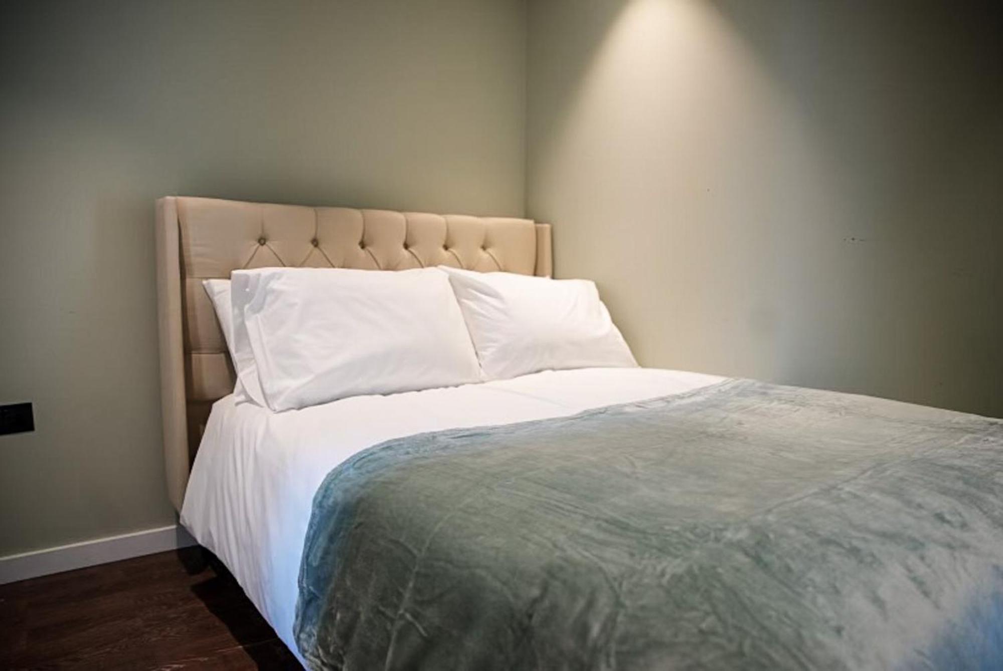 Appartamento Chic Luxury Living In Battersea Power Station Londra Esterno foto